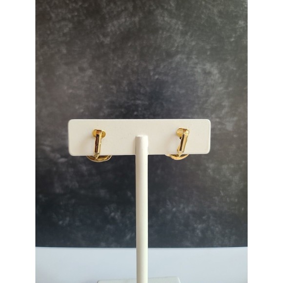 Vintage Gold Tone Swirl Clip-on Earrings - Picture 4 of 10